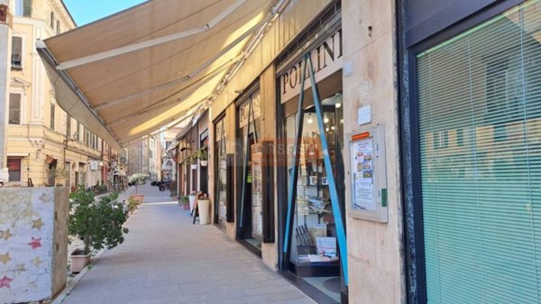 negozio in vendita ad Albenga