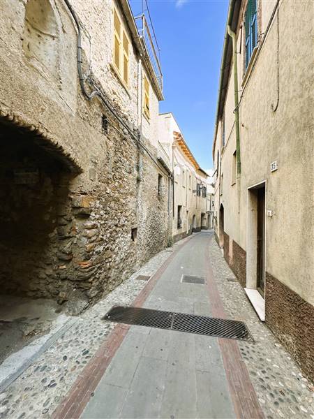 casa indipendente in vendita ad Albenga in zona Lusignano