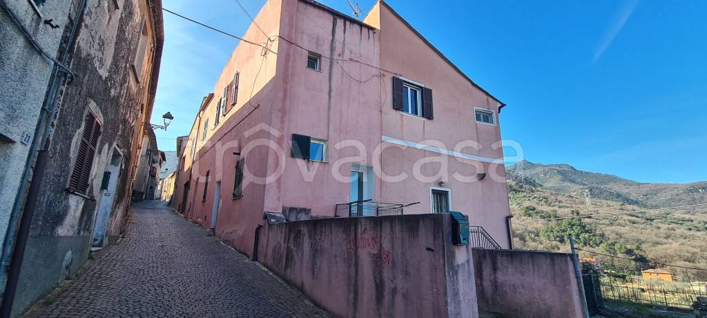 casa indipendente in vendita ad Albenga