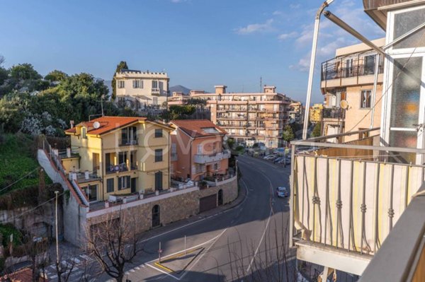 appartamento in vendita ad Albenga in zona Vadino