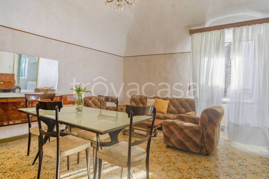 casa indipendente in vendita ad Albenga in zona Lusignano