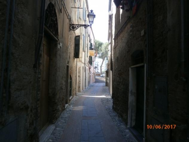 locale commerciale in vendita ad Albenga