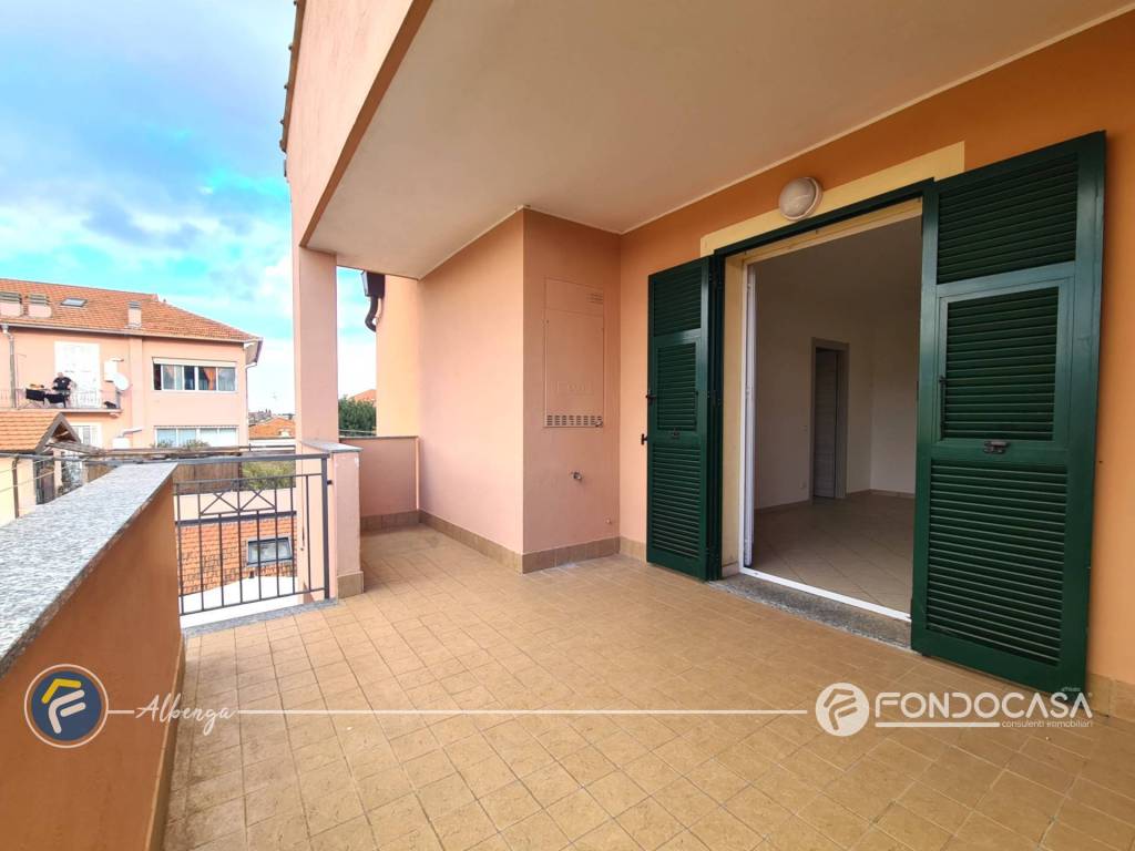appartamento in vendita ad Albenga in zona Leca