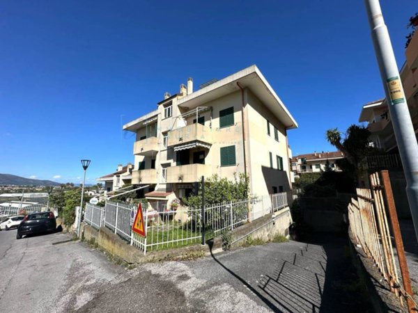 appartamento in vendita ad Albenga in zona Lusignano