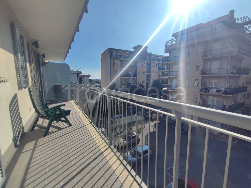 appartamento in vendita ad Albenga in zona Vadino