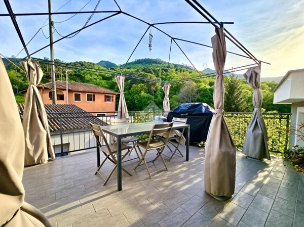 casa semindipendente in vendita ad Albenga in zona Lusignano
