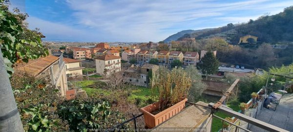 appartamento in vendita ad Albenga in zona Lusignano
