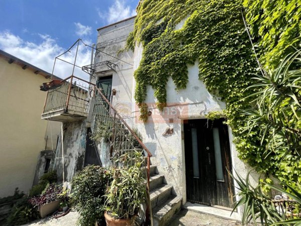 casale in vendita ad Albenga in zona Bastia