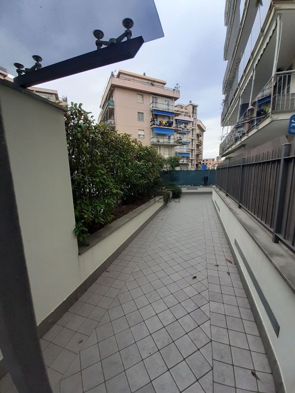 appartamento in vendita ad Albenga in zona Vadino