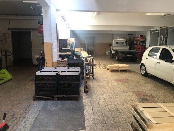 locale di sgombero in vendita ad Albenga
