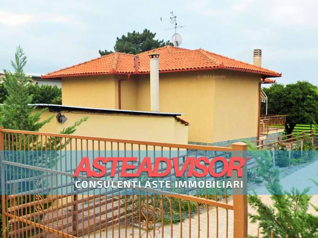 appartamento in vendita ad Albenga in zona Campochiesa