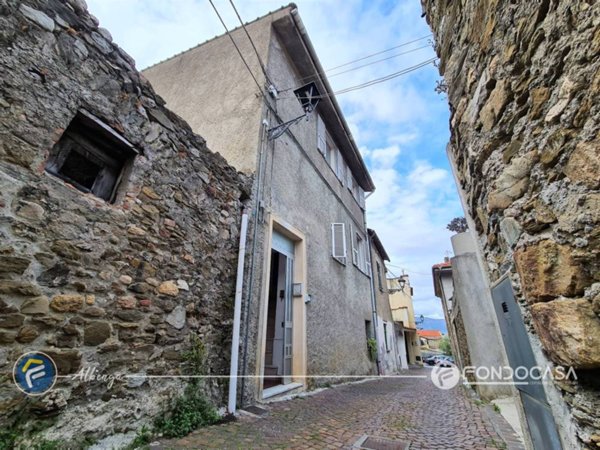 casa indipendente in vendita ad Albenga
