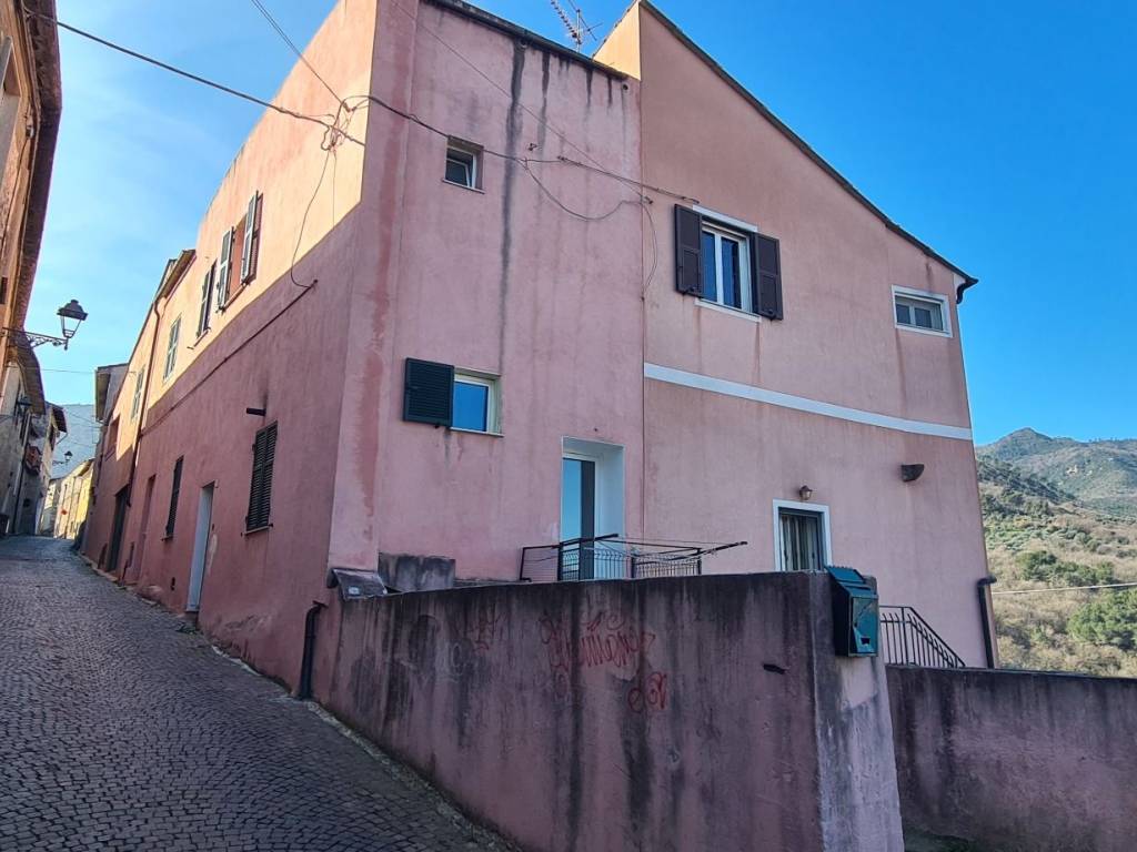 casa indipendente in vendita ad Albenga in zona San Fedele
