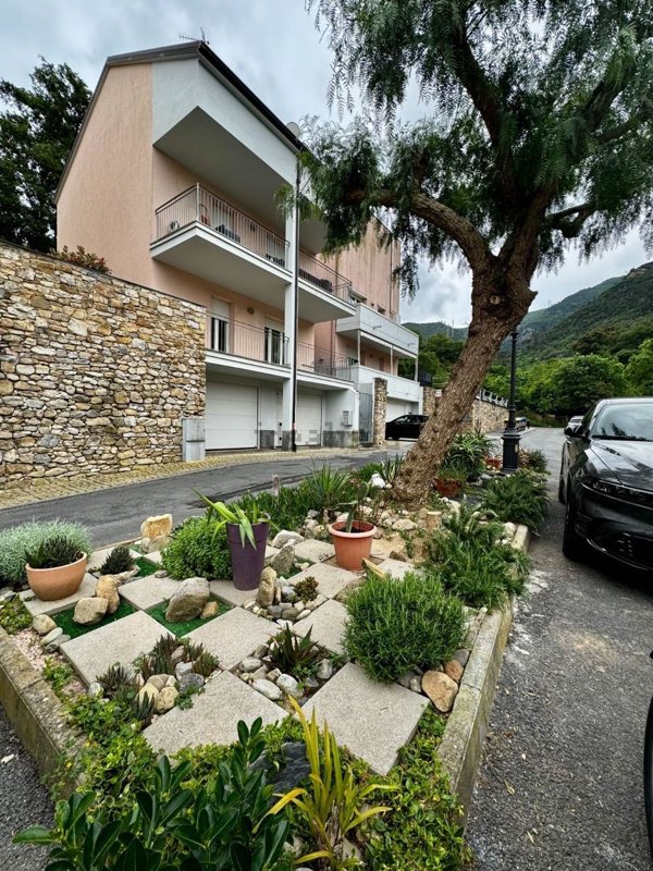 appartamento in vendita ad Albenga in zona Lusignano