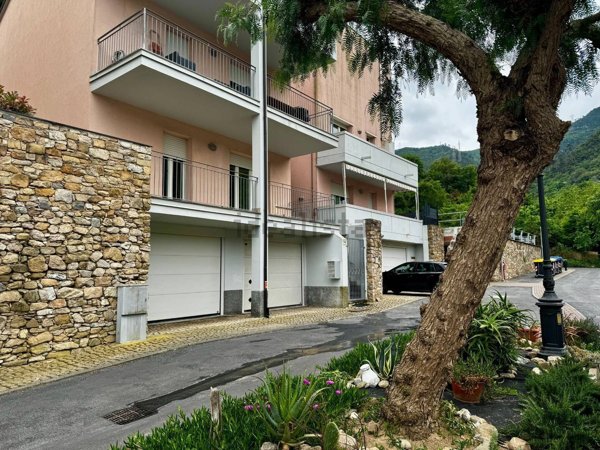 appartamento in vendita ad Albenga in zona Lusignano
