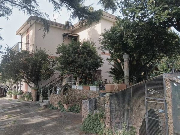 appartamento in vendita ad Albenga in zona Leca