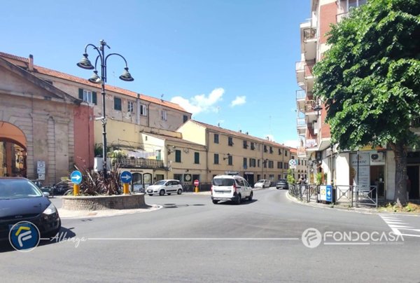 locale commerciale in vendita ad Albenga
