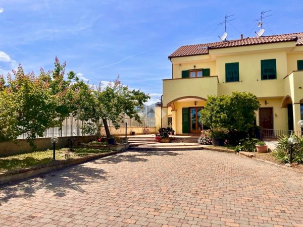 casa indipendente in vendita ad Albenga in zona San Giorgio