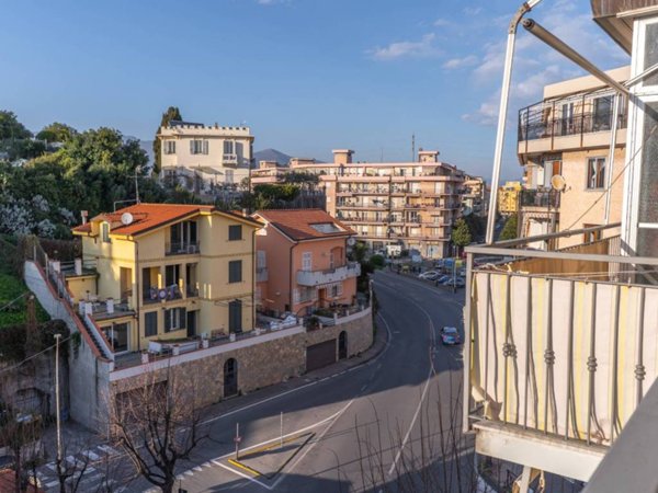 appartamento in vendita ad Albenga in zona Vadino