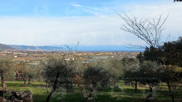 casa indipendente in vendita ad Albenga in zona Lusignano