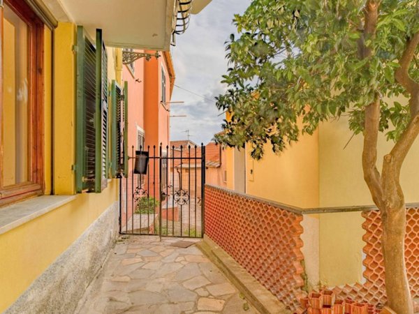 casa indipendente in vendita ad Albenga