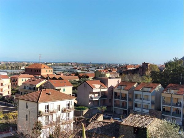 appartamento in vendita ad Albenga in zona Lusignano