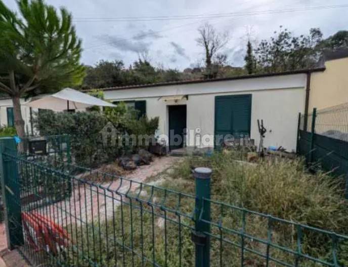 casa indipendente in vendita ad Albenga