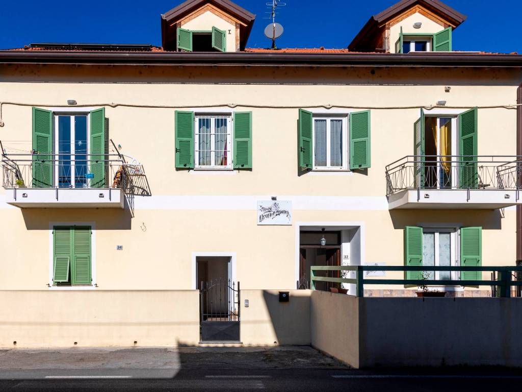 casa indipendente in vendita ad Albenga in zona Bastia