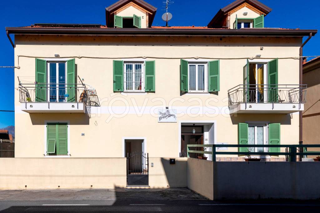 casa indipendente in vendita ad Albenga in zona Bastia