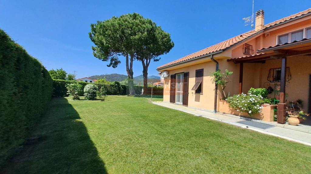 casa indipendente in vendita ad Albenga