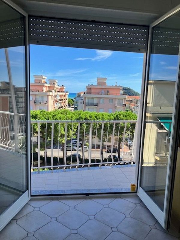 appartamento in vendita ad Albenga in zona Vadino