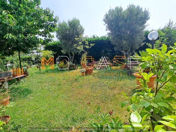 appartamento in vendita ad Albenga in zona Leca