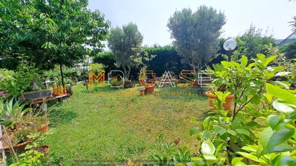 appartamento in vendita ad Albenga in zona Leca