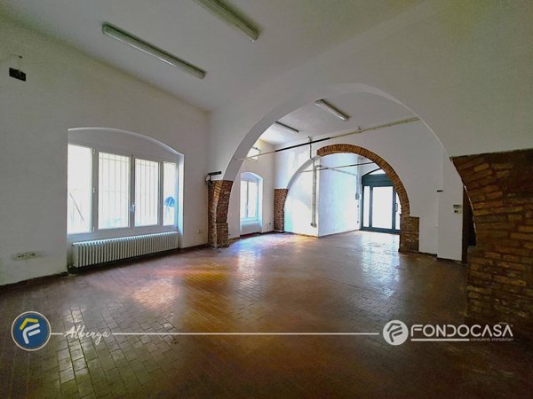 locale di sgombero in vendita ad Albenga