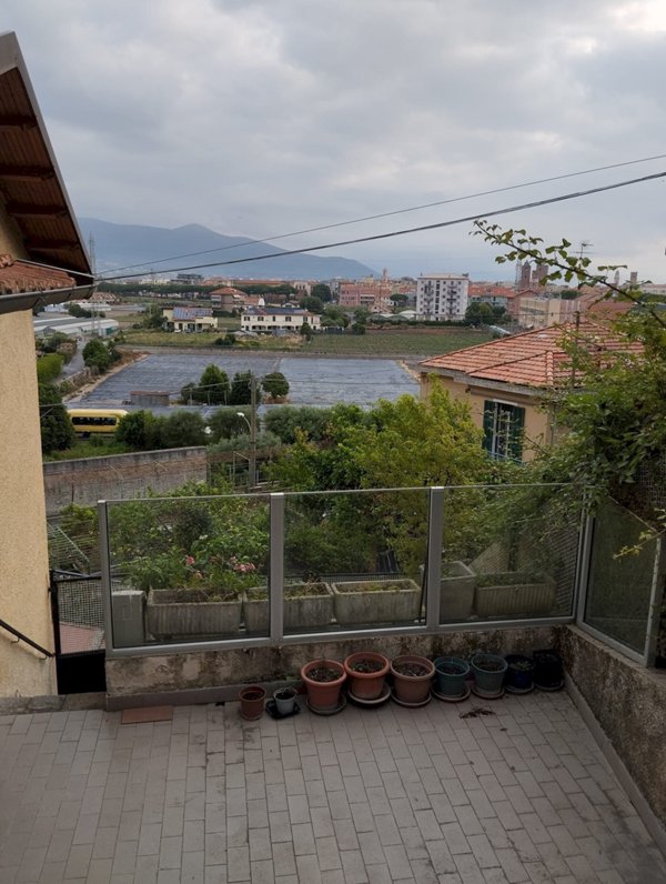 appartamento in vendita ad Albenga in zona Vadino