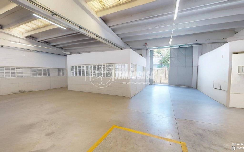 locale commerciale in vendita ad Albenga in zona Lusignano