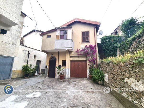 appartamento in vendita ad Albenga in zona Lusignano