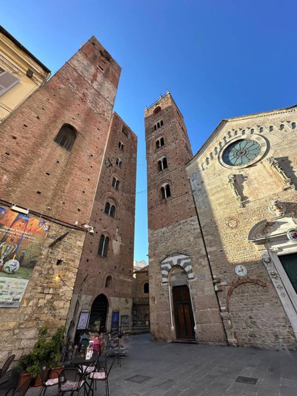 negozio in vendita ad Albenga in zona Leca