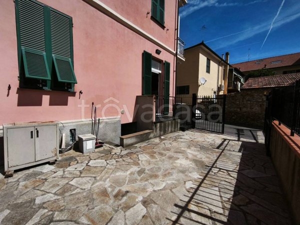 appartamento in vendita ad Albenga in zona Leca