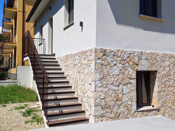 casa indipendente in vendita ad Albenga