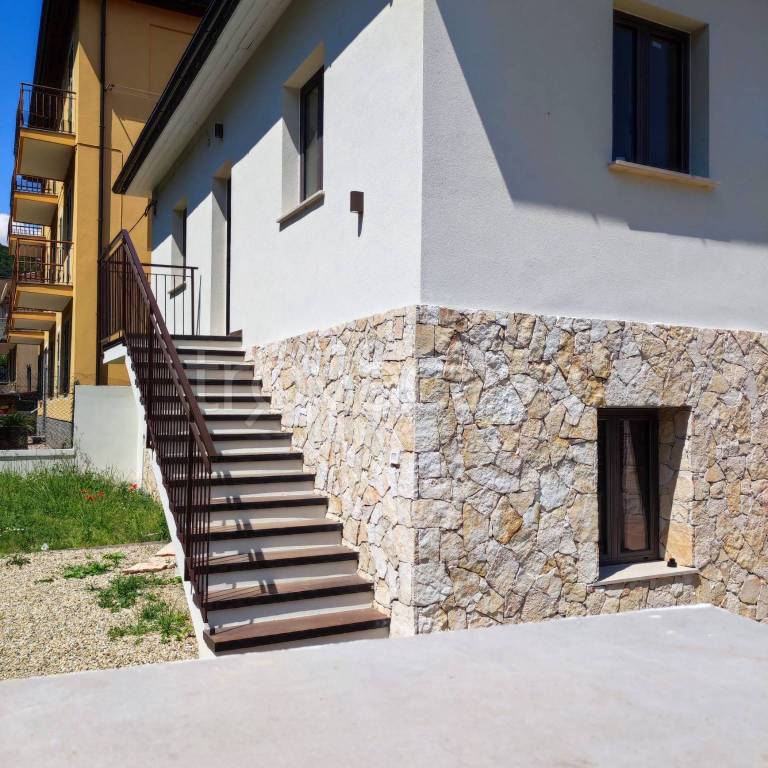 casa indipendente in vendita ad Albenga