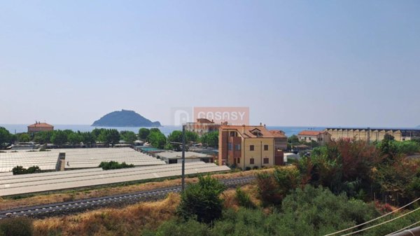 appartamento in vendita ad Albenga in zona Vadino