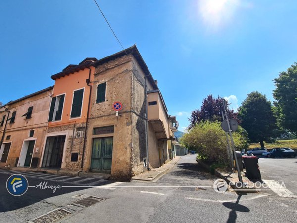 casa semindipendente in vendita ad Albenga in zona Leca