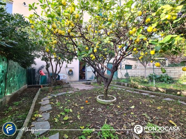appartamento in vendita ad Albenga in zona Leca