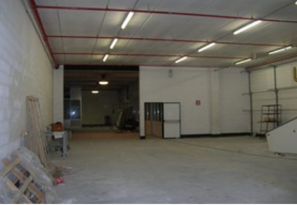 locale di sgombero in vendita ad Albenga