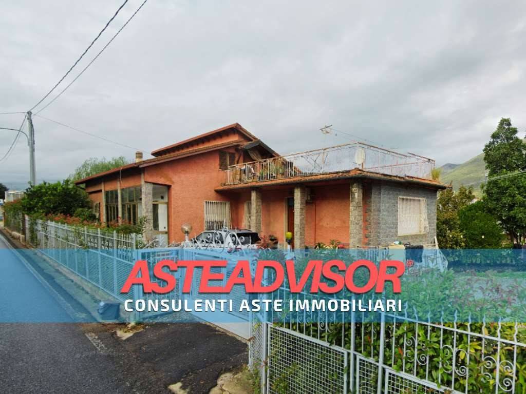 appartamento in vendita ad Albenga in zona Campochiesa