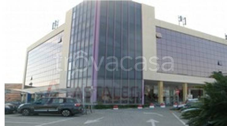 locale commerciale in vendita ad Albenga