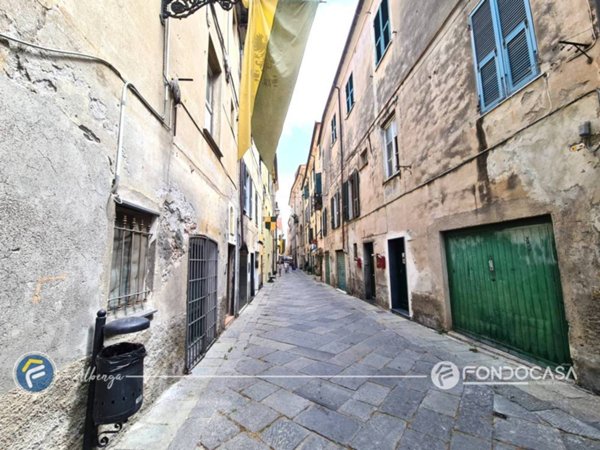 locale di sgombero in vendita ad Albenga