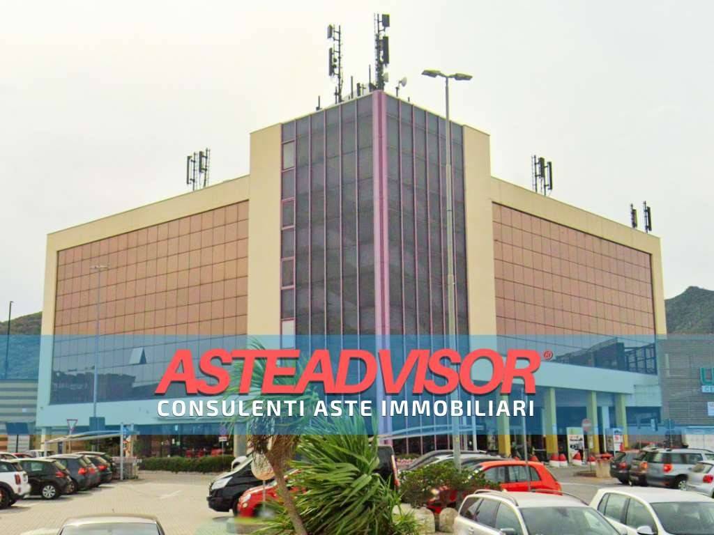 locale commerciale in vendita ad Albenga