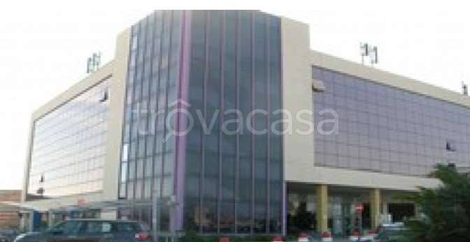 locale commerciale in vendita ad Albenga